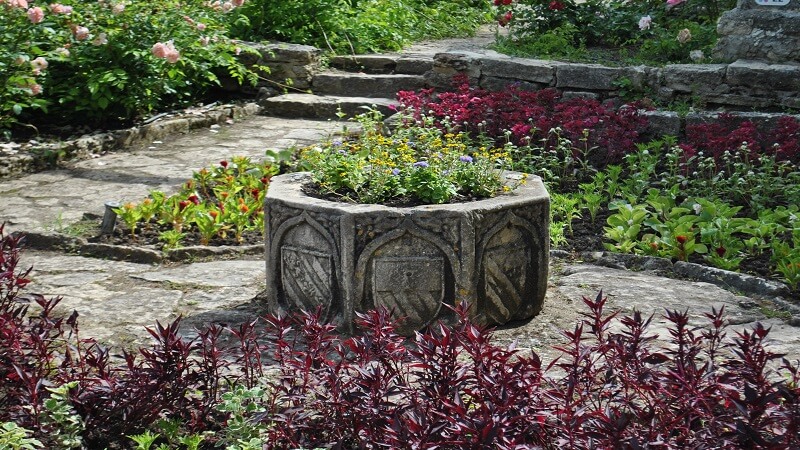 Building Garden Features That Withstand Years of Wear and Weather